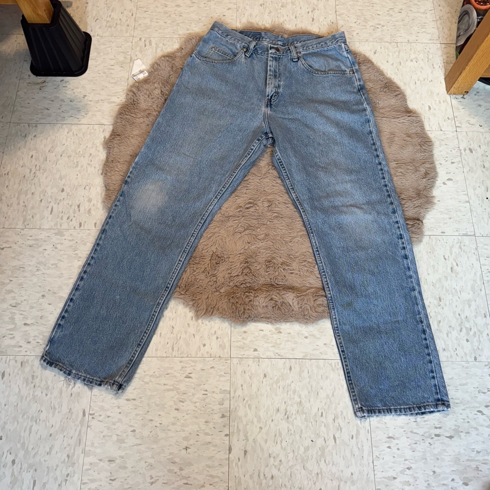 Wrangler Men's Relaxed Fit Blue Jeans (33x30)